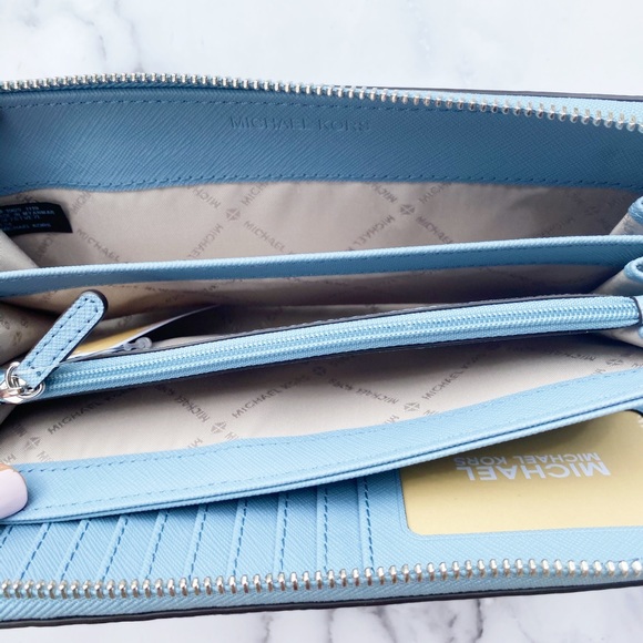 Michel kors large continental wristlet wallet - Picture 5 of 8